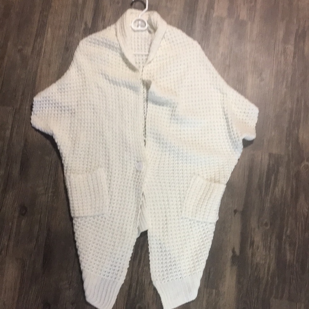 Trendy boutique shall/shrug